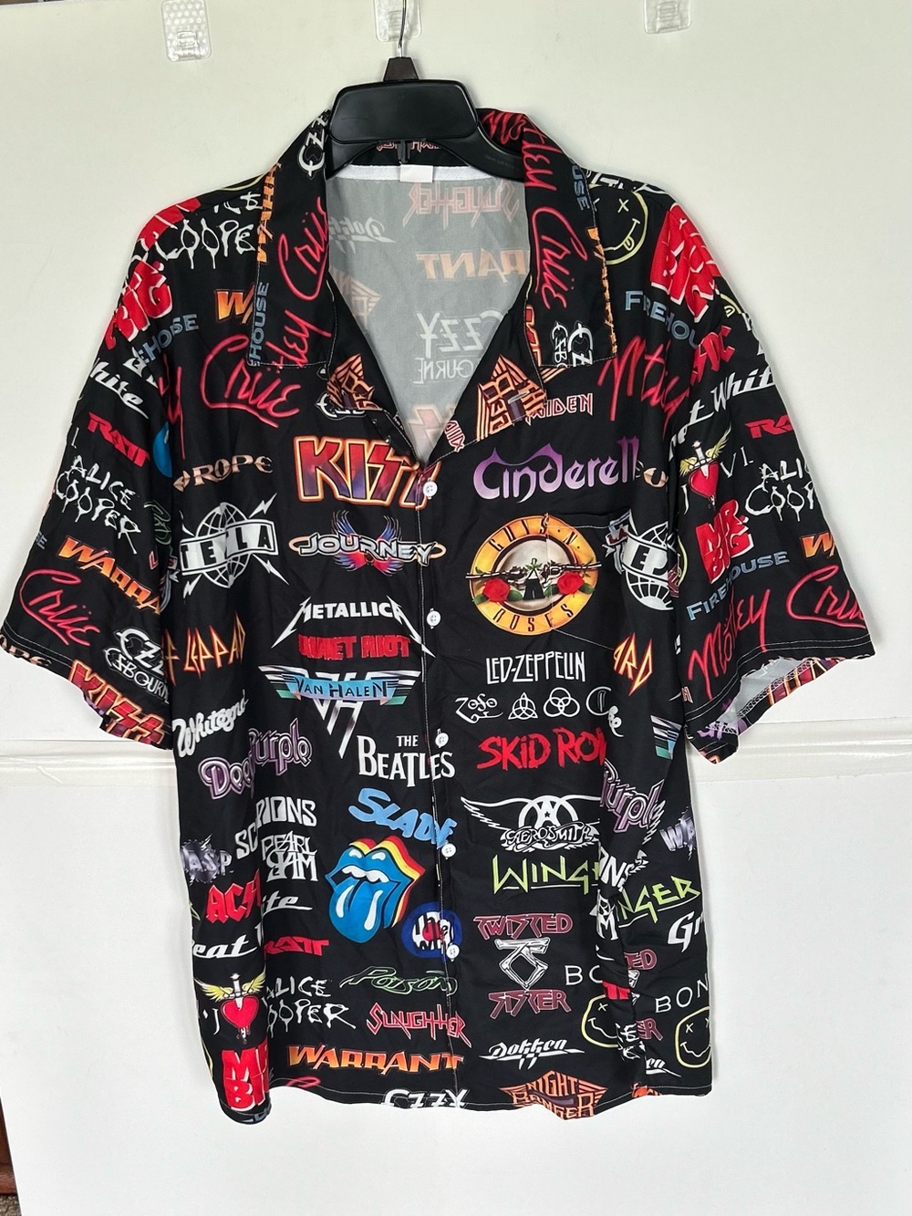 Men's Black Graphic 80s Hair Band Logo Button-Up Shirt. Size XXL